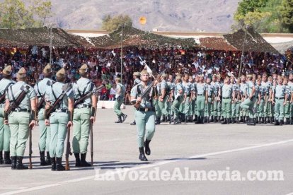 Más de 3.000 personas asisten al 95 aniversario de La Legión.El ministro de Defensa Morenés preside un acto conmemorativo que coincide co