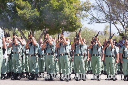 Más de 3.000 personas asisten al 95 aniversario de La Legión.El ministro de Defensa Morenés preside un acto conmemorativo que coincide co
