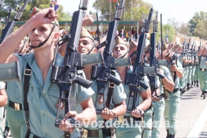 Más de 3.000 personas asisten al 95 aniversario de La Legión.El ministro de Defensa Morenés preside un acto conmemorativo que coincide co