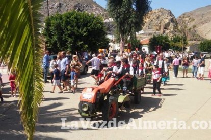 Alboloduy brinda la pisada de su primera uva a Paco Calvache