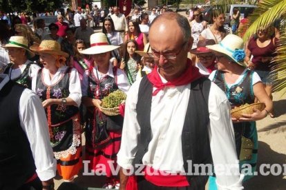 Alboloduy brinda la pisada de su primera uva a Paco Calvache
