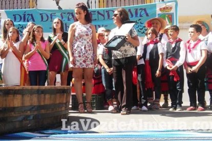 Alboloduy brinda la pisada de su primera uva a Paco Calvache