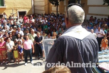 Alboloduy brinda la pisada de su primera uva a Paco Calvache