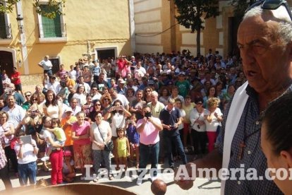 Alboloduy brinda la pisada de su primera uva a Paco Calvache