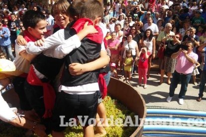 Alboloduy brinda la pisada de su primera uva a Paco Calvache