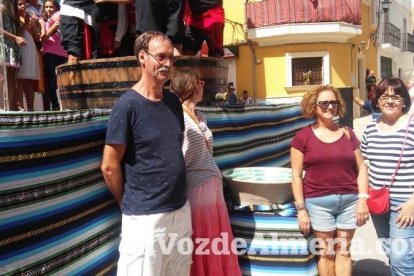 Alboloduy brinda la pisada de su primera uva a Paco Calvache