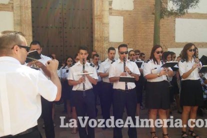 Alboloduy brinda la pisada de su primera uva a Paco Calvache