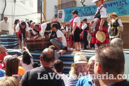 Alboloduy brinda la pisada de su primera uva a Paco Calvache