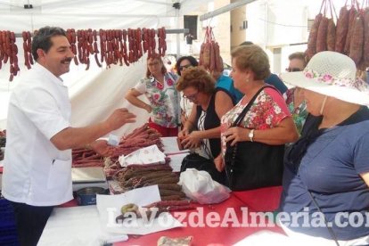 Alboloduy brinda la pisada de su primera uva a Paco Calvache
