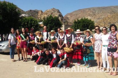 Alboloduy brinda la pisada de su primera uva a Paco Calvache
