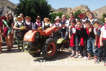 Alboloduy brinda la pisada de su primera uva a Paco Calvache