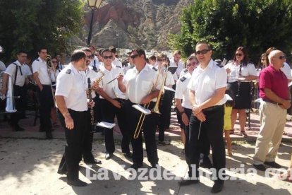 Alboloduy brinda la pisada de su primera uva a Paco Calvache