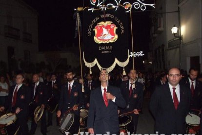 La devoción al Santísimo Cristo de la Luz llena Dalías de pólvora