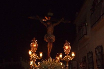 La devoción al Santísimo Cristo de la Luz llena Dalías de pólvora