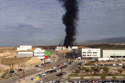 Un fallecido y dos heridos graves en una explosión en una planta de combustibles ubicada en el PITA.