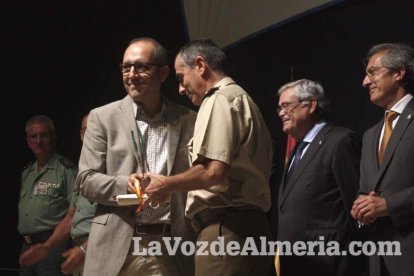 El Acebuche celebra el día de La Merced en el salón de actos de la prisión.