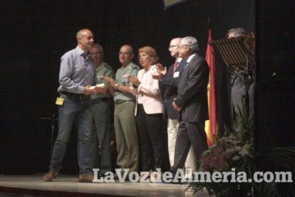 El Acebuche celebra el día de La Merced en el salón de actos de la prisión.