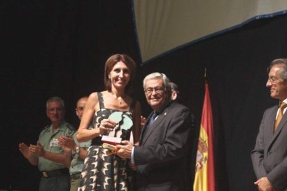 El Acebuche celebra el día de La Merced en el salón de actos de la prisión.