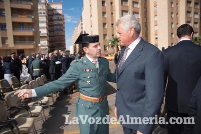 Celebración del día de la Guardia Civil en Almería con un homenaje al agente Quintana fallecido en julio. Fotos: Juan Sánchez.