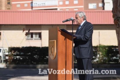 Celebración del día de la Guardia Civil en Almería con un homenaje al agente Quintana fallecido en julio. Fotos: Juan Sánchez.