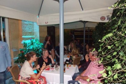 Fiesta de Juego de Tronos en Burane con actores y resto de personal de la serie. Fotos: JA Barrios.