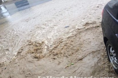 Fuertes lluvias en la provincia causan un centenar de emergencias en la capital y el Poniente.
