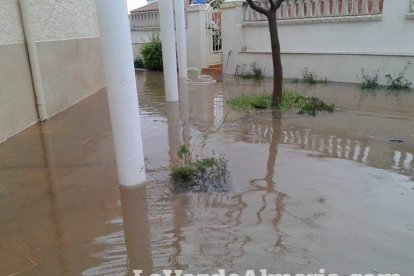 Fuertes lluvias en la provincia causan un centenar de emergencias en la capital y el Poniente.