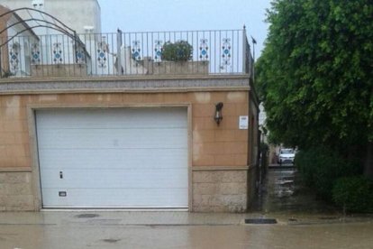 Fuertes lluvias en la provincia causan un centenar de emergencias en la capital y el Poniente.