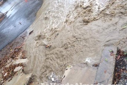 Fuertes lluvias en la provincia causan un centenar de emergencias en la capital y el Poniente.
