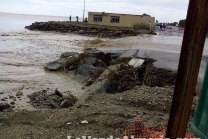 Fuertes lluvias en la provincia causan un centenar de emergencias en la capital y el Poniente.