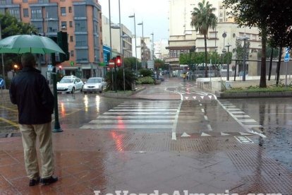 Fuertes lluvias en la provincia causan un centenar de emergencias en la capital y el Poniente.