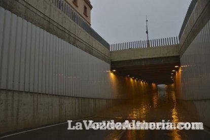 Fuertes lluvias en la provincia causan un centenar de emergencias en la capital y el Poniente.