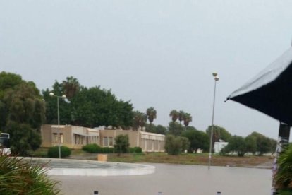 Fuertes lluvias en la provincia causan un centenar de emergencias en la capital y el Poniente.