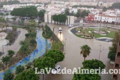 Fuertes lluvias en la provincia causan un centenar de emergencias en la capital y el Poniente.