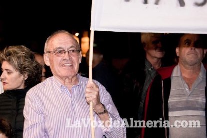 Concentración de la Mesa del Ferrocarril en defensa del tren en Almería. Fotos: Néstor Cánovas.