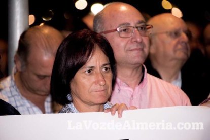 Concentración de la Mesa del Ferrocarril en defensa del tren en Almería. Fotos: Néstor Cánovas.