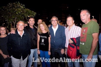 Concentración de la Mesa del Ferrocarril en defensa del tren en Almería. Fotos: Néstor Cánovas.