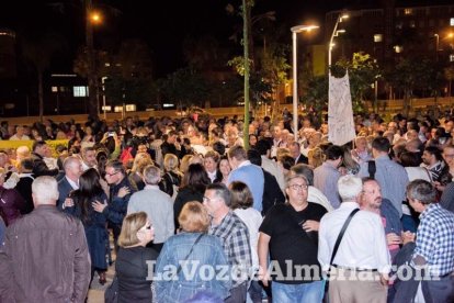 Concentración de la Mesa del Ferrocarril en defensa del tren en Almería. Fotos: Néstor Cánovas.