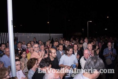 Concentración de la Mesa del Ferrocarril en defensa del tren en Almería. Fotos: Néstor Cánovas.