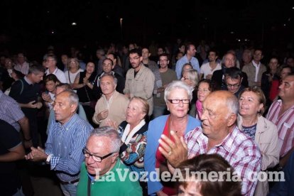 Concentración de la Mesa del Ferrocarril en defensa del tren en Almería. Fotos: Néstor Cánovas.
