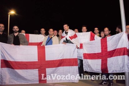 Concentración de la Mesa del Ferrocarril en defensa del tren en Almería. Fotos: Néstor Cánovas.