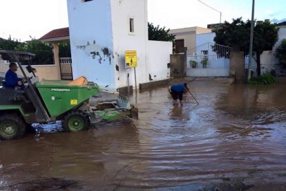 Una de las incidencias más destacables fueron los desprendimientos de grandes rocas en la vía N-340a