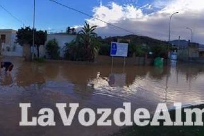 Una de las incidencias más destacables fueron los desprendimientos de grandes rocas en la vía N-340a