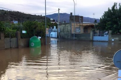 Una de las incidencias más destacables fueron los desprendimientos de grandes rocas en la vía N-340a