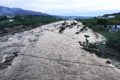 Una de las incidencias más destacables fueron los desprendimientos de grandes rocas en la vía N-340a