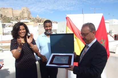 Las asociaciones de Almería y Granada homenajean a Sellan Berrada, cónsul general