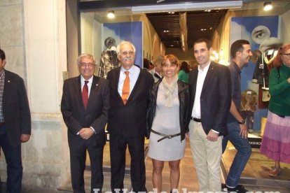 Cáritas inaugura su tienda Koopera Store en la Plaza San Sebastián. Fotos: JA Barrios.