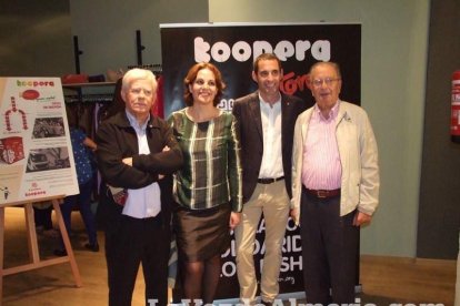 Cáritas inaugura su tienda Koopera Store en la Plaza San Sebastián. Fotos: JA Barrios.
