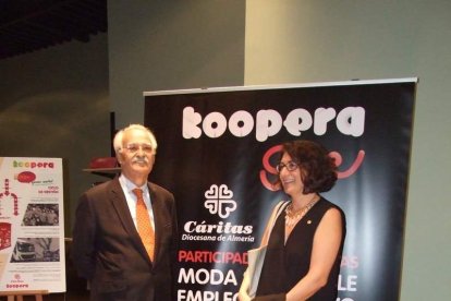 Cáritas inaugura su tienda Koopera Store en la Plaza San Sebastián. Fotos: JA Barrios.