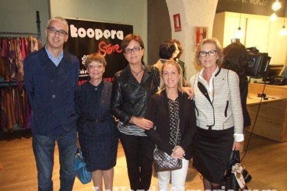 Cáritas inaugura su tienda Koopera Store en la Plaza San Sebastián. Fotos: JA Barrios.